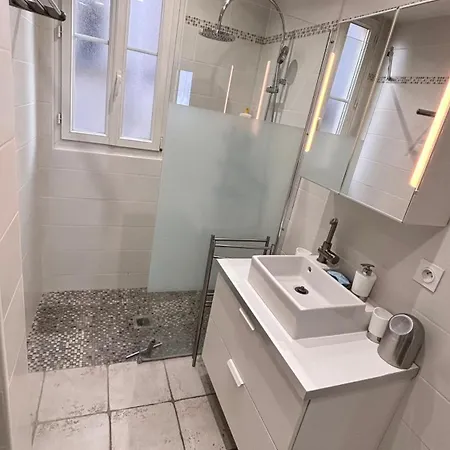 Appartamento Charming In Monmartre Parigi